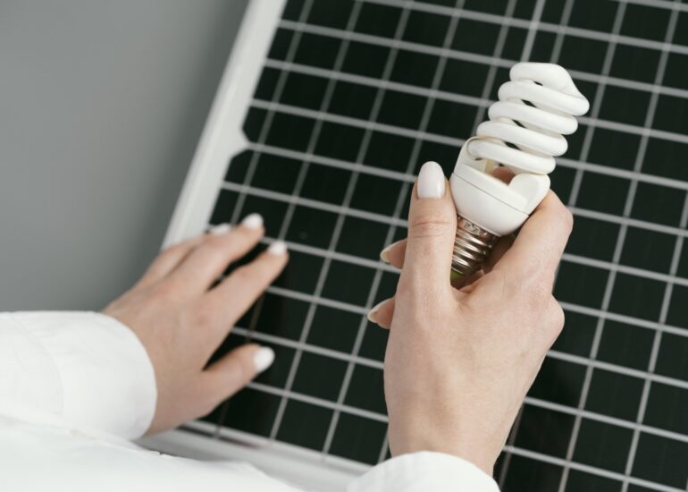 Zonnepanelen met omvormers