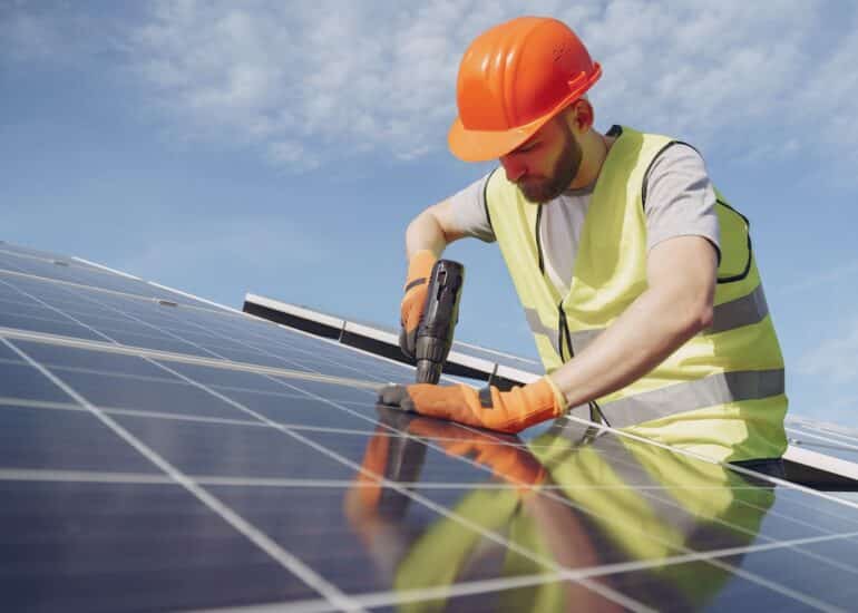 Groot aantal installaties zonnepanelen kleinverbruikers