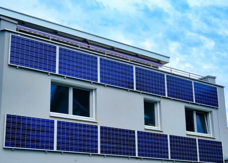 Zonnepanelen op gevel